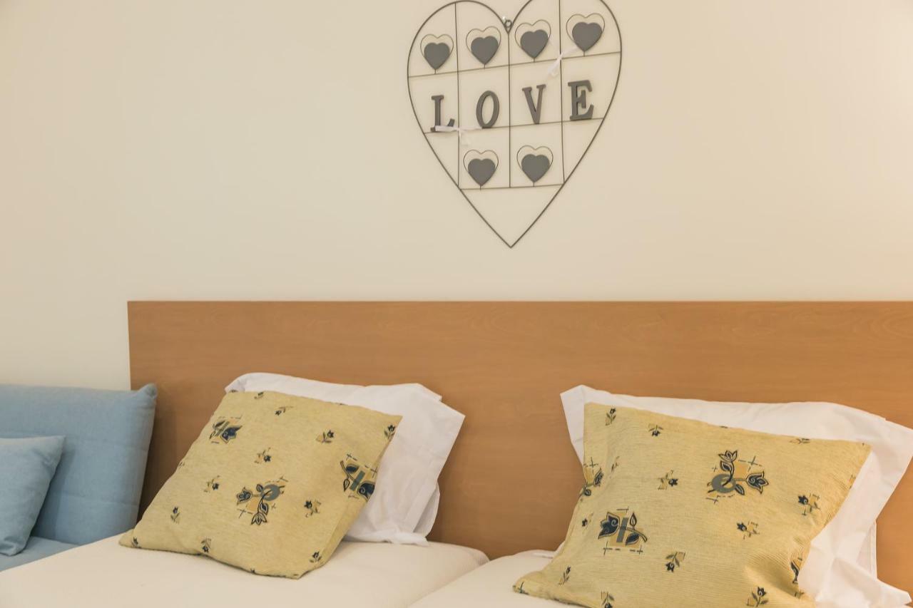 Apartamento A Francos Artist Painting